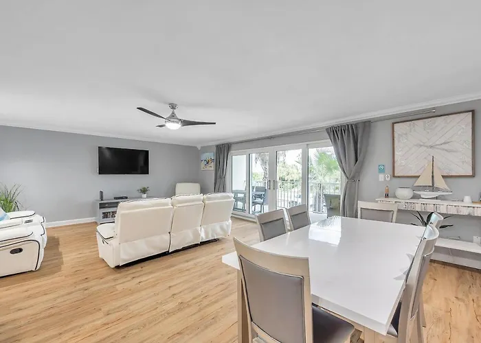 Apartment 2 104 *